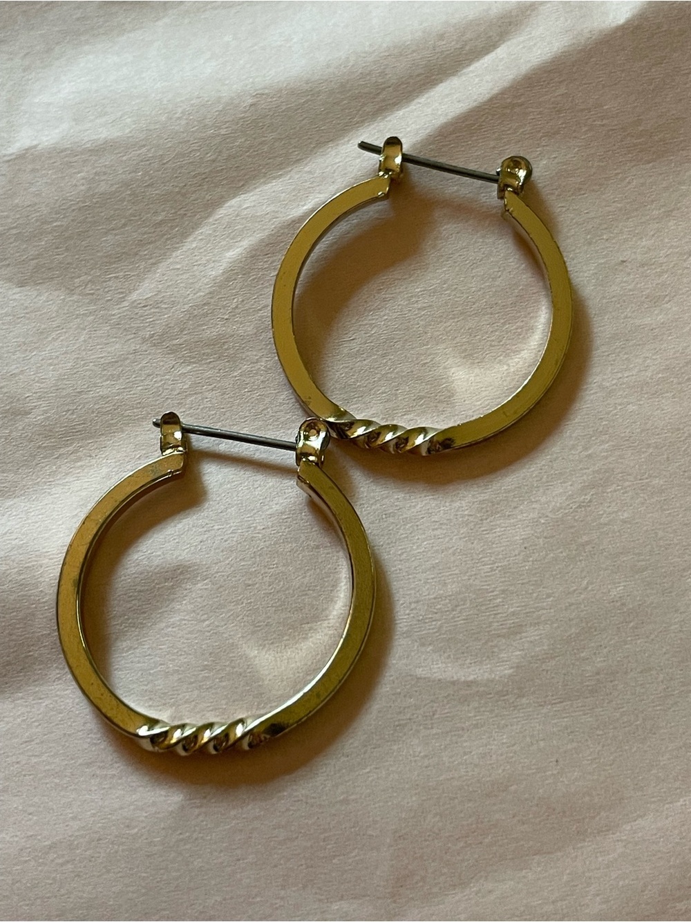 Vintage! Gold-Tone Twisted Detail Hoop Earrings Latch Back